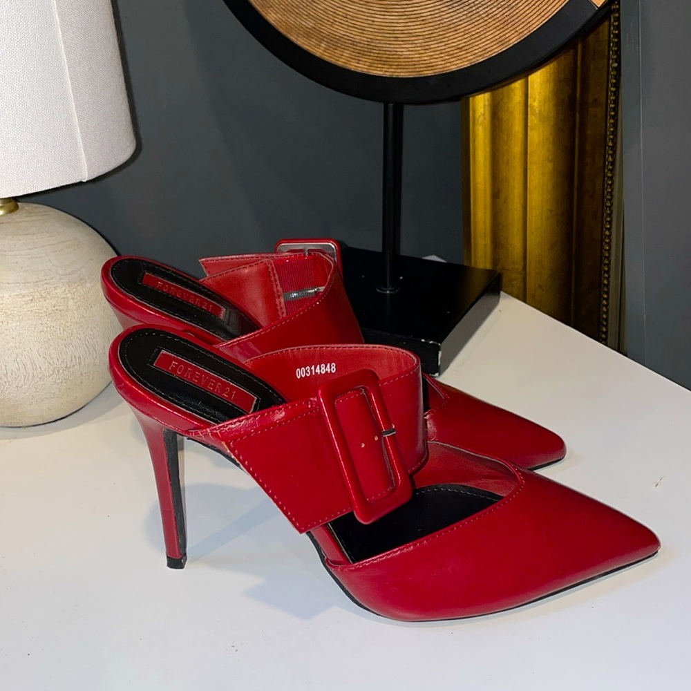 Forever 21 Red Faux Leather Mules with Buckle Detail Size 9 Like New! Super Chic - Picture 4 of 5